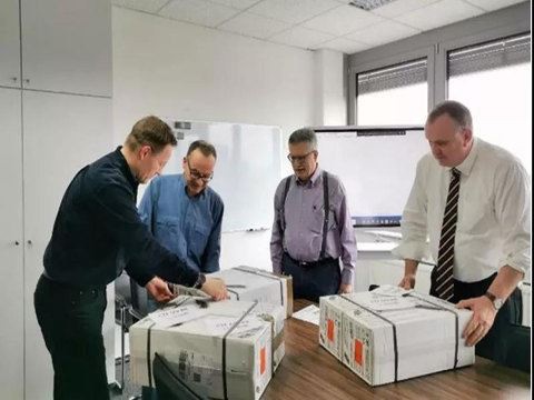 Að berjast gegn COVID-19 saman um sameiginlega framtíð